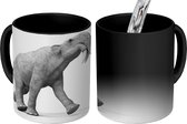 Magische Mok - Foto op Warmte Mok - Moderne tekening van een Deinotherium - zwart wit - 350 ML