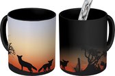 Magische Mok - Foto op Warmte Mok - tekening van twee coyotes bij zonsondergang - 350 ML