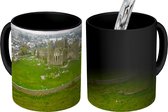 Magische Mok - Foto op Warmte Mok - Een luchtfoto van de Ierse Rock of Cashel met groen landschap - 350 ML