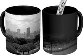 Magische Mok - Foto op Warmte Mok - Skyline van Pretoria in Zuid-Afrika - zwart wit - 350 ML