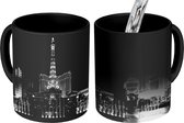 Magische Mok - Foto op Warmte Mok - Verlichte Las Vegas strip - zwart wit - 350 ML