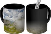 Magische Mok - Foto op Warmte Mok - Nationaal Park Durmitor omringt door wolken in Montenegro - 350 ML