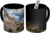 Magische Mok - Foto op Warmte Mok - Panoramisch zicht op het Noord-Amerikaanse monument Mount Rushmore - 350 ML