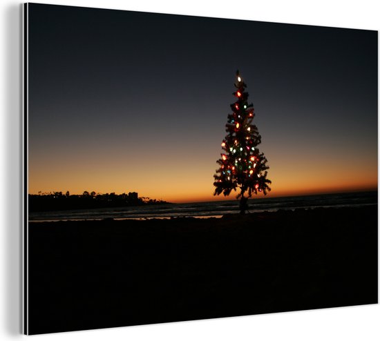 Wanddecoratie Metaal - Aluminium Schilderij Industrieel - Kerstboom tijdens zonsopkomst - 90x60 cm - Dibond - Foto op aluminium - Industriële muurdecoratie - Voor de woonkamer/slaapkamer