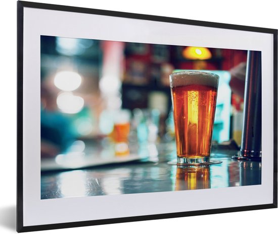 Fotolijst incl. Poster - Glas bier op de bar - 60x40 cm - Posterlijst