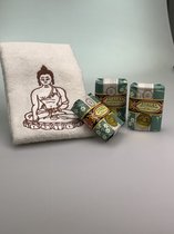 Boeddha Cadeau set ( Gastendoekje + 3 Chinese zeepjes)