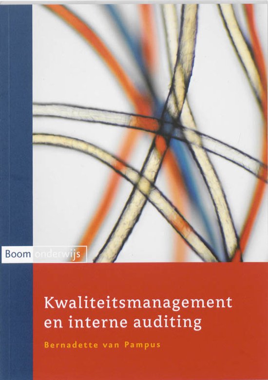 Boek "Kwaliteitsmanagement en interne auditing" met abstracte oranje, blauwe en witte draden.