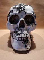 Decoratief Beeld - Skull- Schedel- Met Spinnen - Kunststof - Garuda - Zwart En Wit - 24.5 X 18 Cm