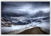 Wanddecoratie - Foto op Plexiglas - Plexiglas Schilderij - Slingerweg in sneeuwlandschap op IJsland - Fons Kern - 120x80 cm