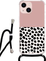 iPhone 13 hoesje met koord - Stippen roze | Apple iPhone 13 crossbody case | Zwart, Transparant | Gestipt