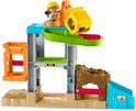 Little People bouwplaats-speelset met kraan, lift, helling en figuur.