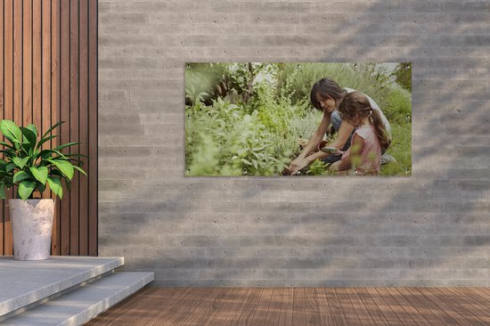 Décoration murale extérieur Mère et fille plantant ensemble dans le jardin - 160x80 cm - Toile jardin - Affiche extérieure.