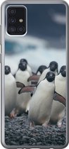 Geschikt voor Samsung Galaxy A52 5G hoesje - Adelie pinguïns op het strand - Siliconen Telefoonhoesje