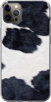 Geschikt voor iPhone 12 Pro Max hoesje - Afbeelding van een zwart-witte koeienhuid - Siliconen Telefoonhoesje