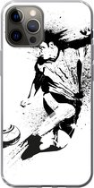 Geschikt voor iPhone 12 Pro hoesje - Een illustratie van een persoon die een voetbal richting doel schiet - Jongens - Jongetje - Kind - Siliconen Telefoonhoesje