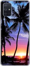 Geschikt voor Samsung Galaxy A71 hoesje - De kleurrijke zonsondergang achter een rij met palmbomen op Hawaï - Siliconen Telefoonhoesje