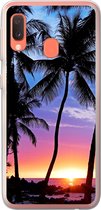 Geschikt voor Samsung Galaxy A20e hoesje - De kleurrijke zonsondergang achter een rij met palmbomen op Hawaï - Siliconen Telefoonhoesje