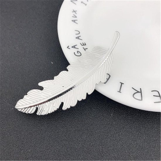 Zilverkleurige haarclip in de vorm van een veer, 10 cm.