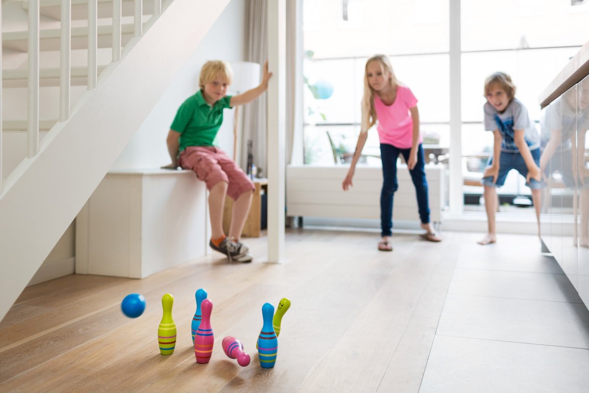BS Toys Skittles Bowling Kegelspel - Bowlingset kinderen - bowlingset speelgoed - Actiespel - Houten speelgoed - Kinder Speelgoed 4 Jaar - Buiten speelgoed - Buitenspel - Buiten Spellen - Tuin Speelgoed - Rood & Wit - 6 Kegels — afbeelding 5