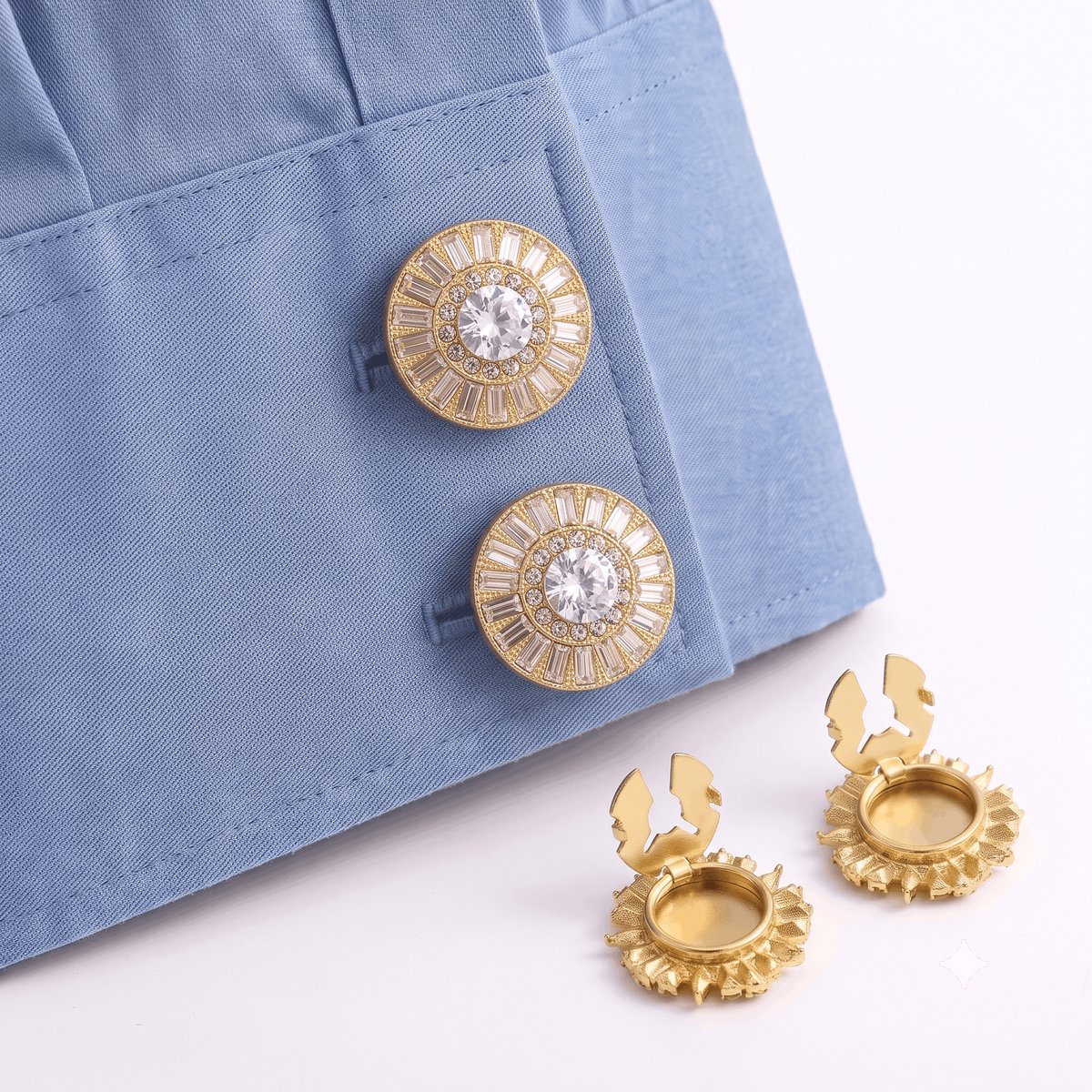 Button Covers Set van 2 - Knoop Covers voor Overhemden & Blouses - Zonnestraal Motief met Baguette Kristallen - Manchetknopen Alternatief - Accessoires Cadeau - Wit