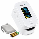 Witte Mecura saturatiemeter met OLED-display waarop %SpO2 96, PRbpm 75 en PI% 0.10 wordt weergegeven. Inclusief batterijen en opbergtasje.