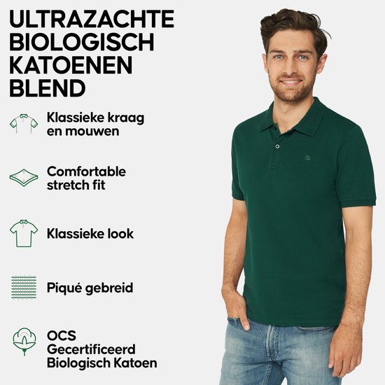Man met een donkergroen poloshirt van biologisch katoen met klassieke kraag en korte mouwen.