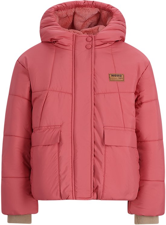 Roze winterjas met capuchon, van voren gezien. Twee klepzakken en merklabel.