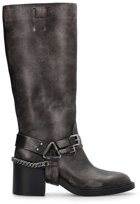 Botte noire en cuir, aspect usé, avec boucles, chaînes et talon bloc.