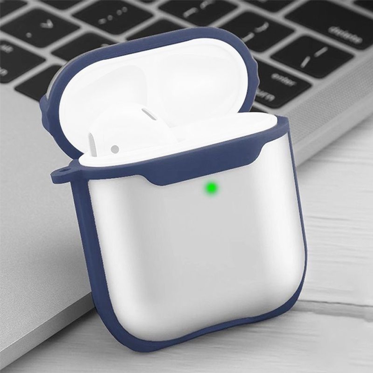 Mobigear Hoesje geschikt voor Apple AirPods 1 Hardcase Hoesje | Mobigear Shockproof - Donkerblauw