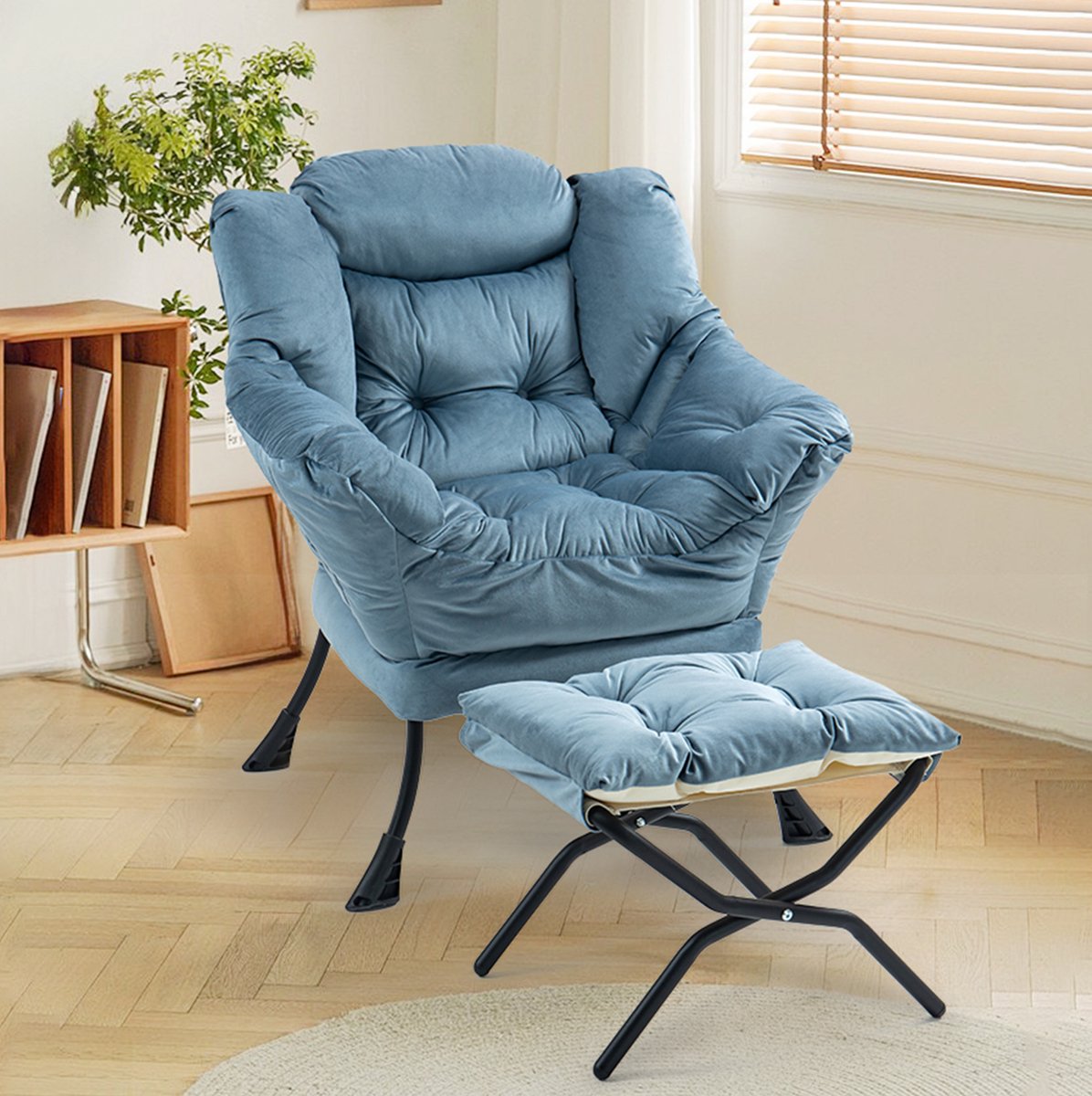 REDOM - Fauteuil - Inklapbare voetensteun - Met armleuningen - Metalen frame - Woonkamer, slaapkamer of balkon - Stof - Lichtblauw - 95 x 81 x 40 cm