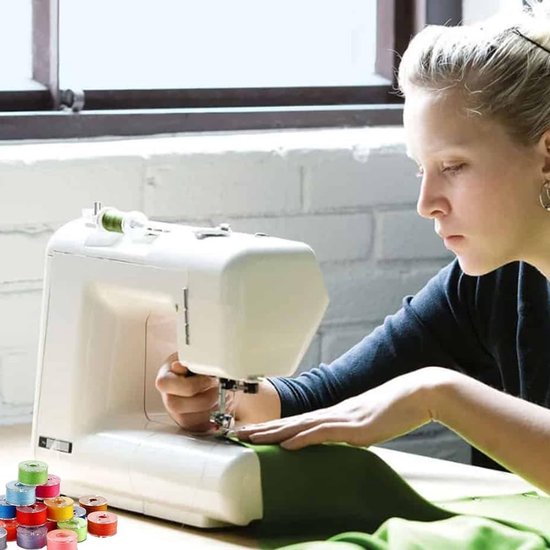 Set van 60 Transparante Universele Plastic Spoelen voor Naaimachines - Ideaal voor Quilten, Borduren en Creatief Naaiwerk — afbeelding 5