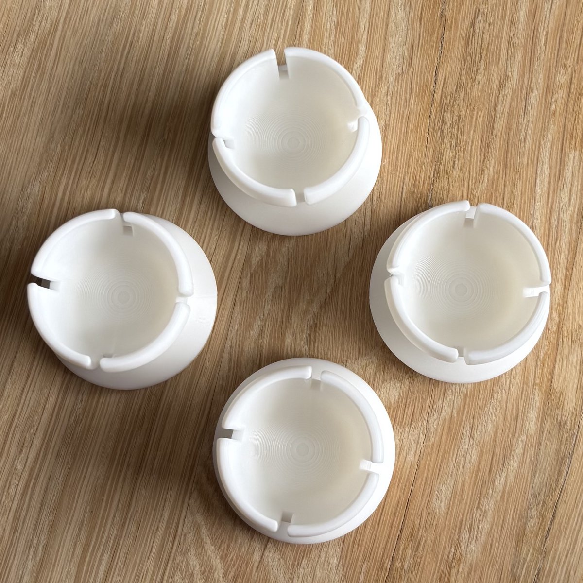 Kinderstoelpoot Vloer Beschermers met Vilt - 4 stuks Stoelpoot Doppen Wit - Anti Kras - Geschikt voor IKEA ANTILOP Kinderstoel - Poot Beschermers Vilt - Wit – foto 2