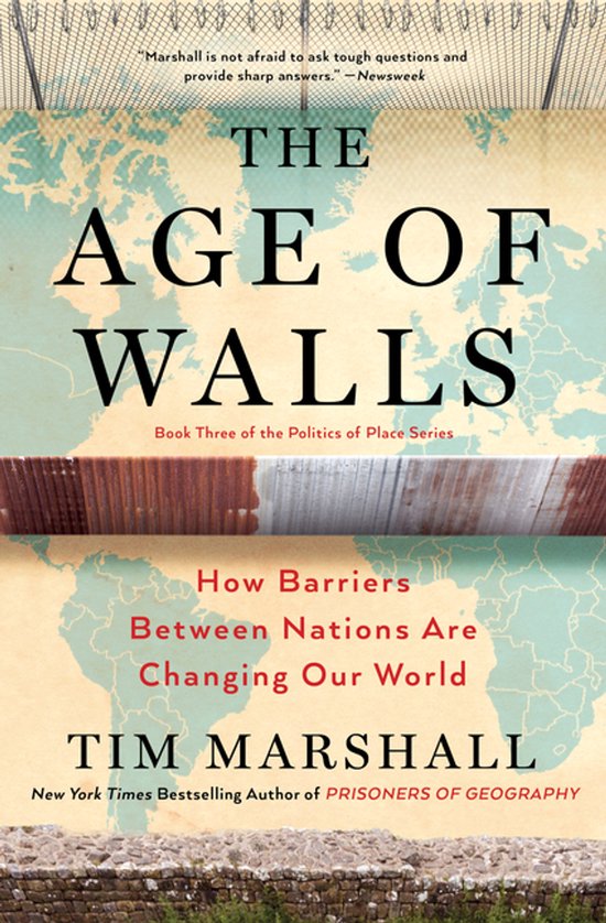 Couverture du livre The Age of Walls, avec une carte du monde, du fil de fer barbelé et un mur de pierre.