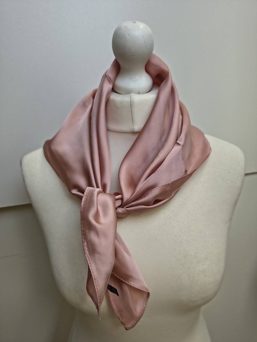 Vierkante dames sjaal Hildegard-effen roze pink-uni-neksjaal-halssjaal-70x70