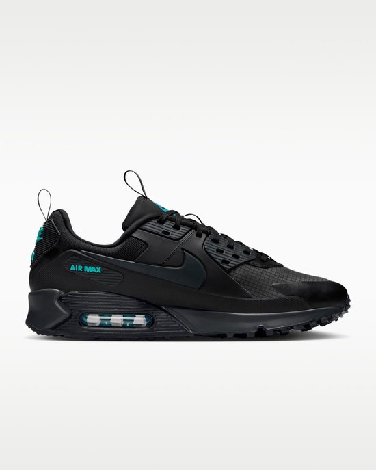 Zwarte Nike Air Max 90 sneaker in profiel met turquoise 'AIR MAX'-opschrift en luchtkussentjes.