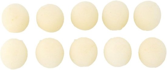 Tien beige, ronde schuimrubberen microfoonwindschermen gerangschikt in twee rijen.