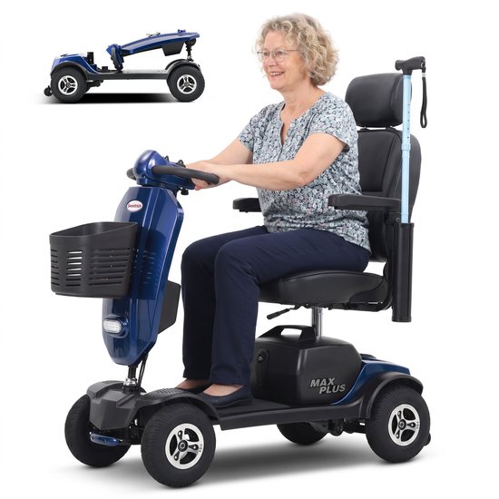 Blauwe MAX PLUS scootmobiel met een vrouw die erop zit. Kleinere afbeelding toont de opgevouwen scootmobiel.