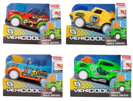 Vier Toi-Toys dancing hot rod speelgoedauto's met licht en geluid: rood met havik, geel met spin, blauw met cartoon, groen met racenummer.