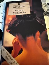 Boek "Kitchen" van Banana Yoshimoto. De omslag toont een close-up van een vrouw met donker haar.