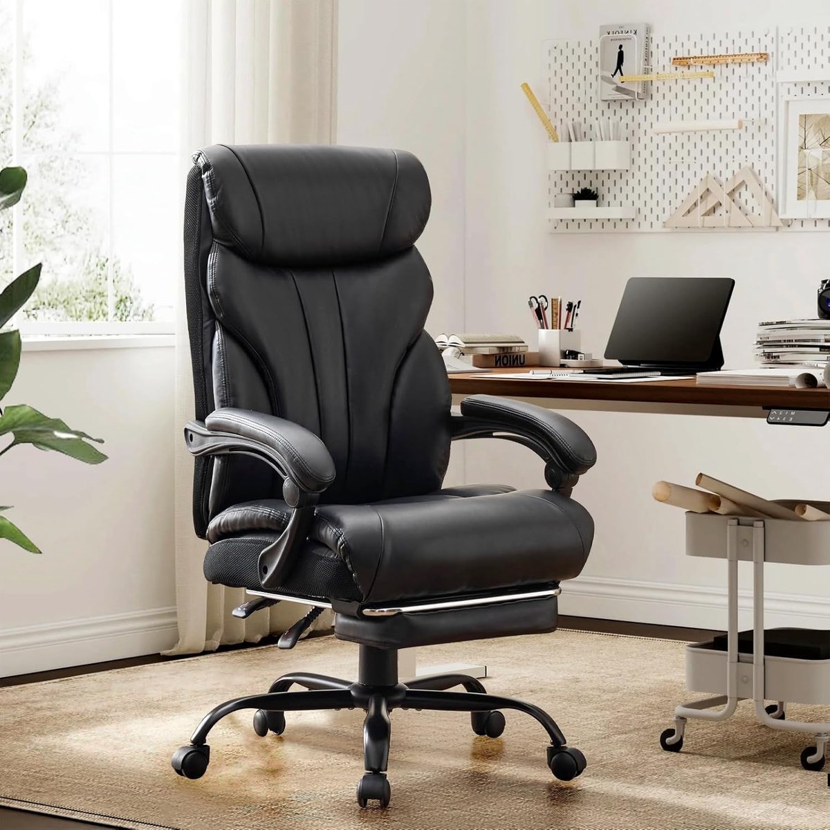 Ergonomische grootformaat kantoor‑ en gamestoel tot 226kg, PU‑leer, lendensteun, uitschuifbare voetsteun, 90‑155° kantelbaar, stille wieltjes, zwart