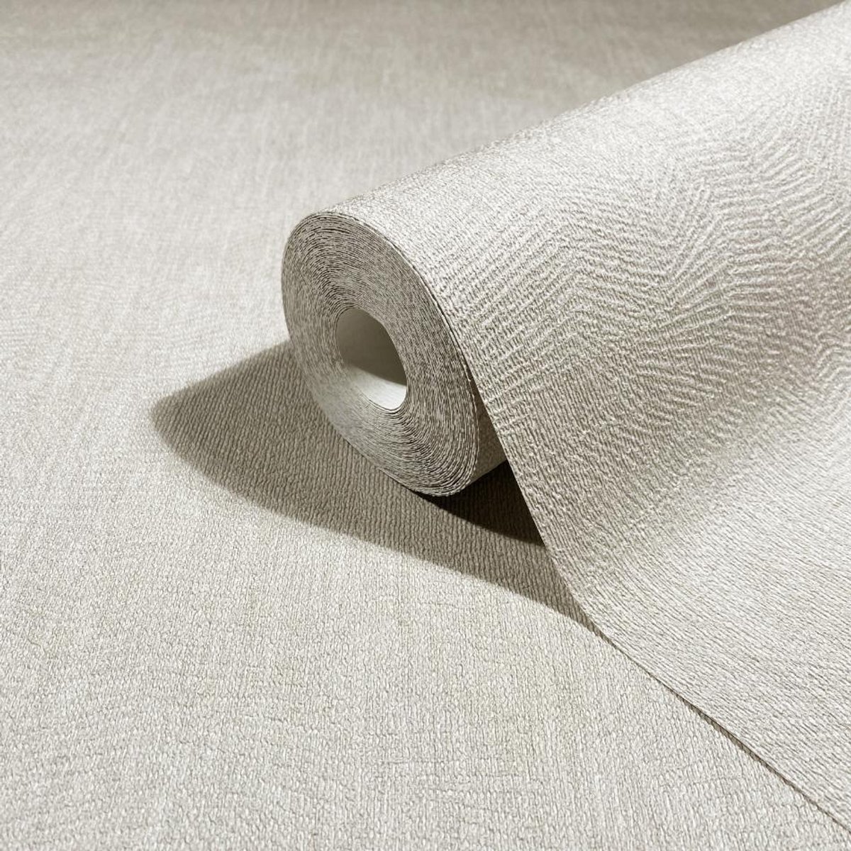 Behang - Golvend Reliëf - Greige - Hotel Chique - Waaierstructuur - Vliesbehang - Woonkamer Slaapkamer - 0,53 x 10,05 M – Whisper