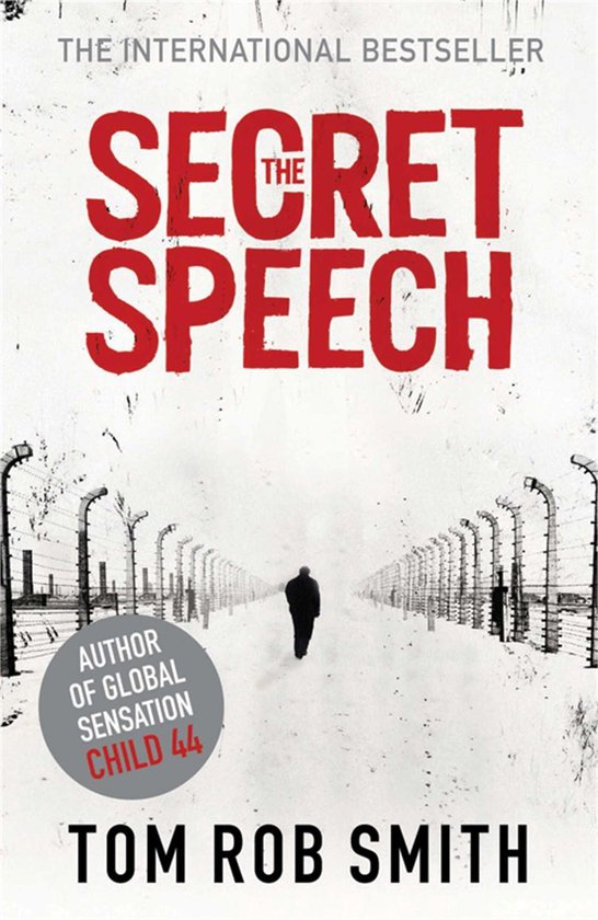 Boekcover van "The Secret Speech" met een figuur die wegloopt van de kijker in een besneeuwd landschap, geflankeerd door prikkeldraad en palen.