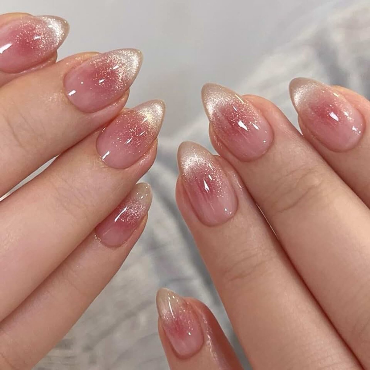 24 stuks French Press on Nails Amandel, Transparante Roze Kattenoog Nagels om op te Plakken, Zoete Full Cover Kunstnagels om op te Plakken, Glanzende Gel Kunstnagels voor Vrouwen en Meisjes