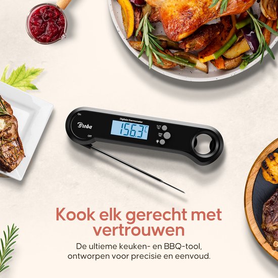 Zwarte digitale thermometer met een display dat 156.3 graden toont, op een tafel met diverse gerechten.