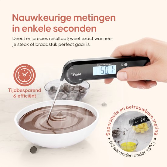 Zwarte digitale thermometer met een display dat 50.1 graden toont, ondergedompeld in gesmolten chocolade.