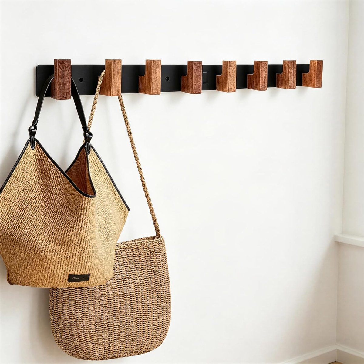 SnelShoppen - Kledinghaken Garderobe 62 cm Haaklijst met 8 Houten Haken - Jashouder Muur voor Hal, Woonkamer, Slaapkamer - Hoogwaardige IJzeren Plaat