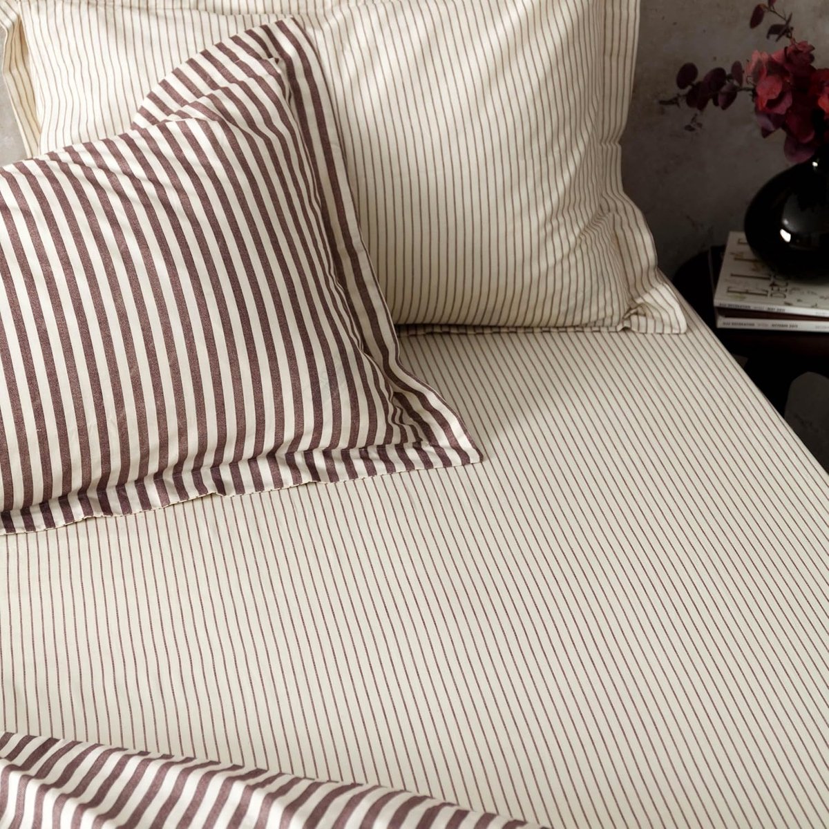 SnelShoppen - Striped Fitted Sheet - Single - Rood Katoen - Elegante Streepdesing - Duurzame en Comfortabele Beddengoed - Ideaal voor Minimalistische