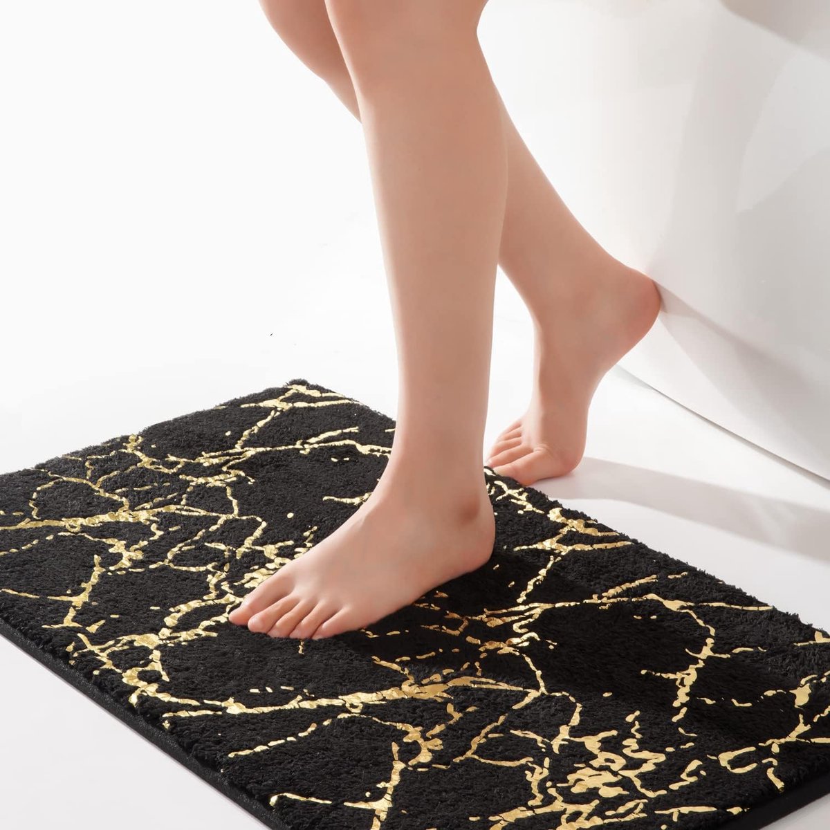 SnelShoppen - Luxe Badmat Zwart met Gouden Strepen - Antislip, Wasbaar Microvezel Badkamer Tapijt - Zachte en Absorberende Badmat voor Moderne Badkame