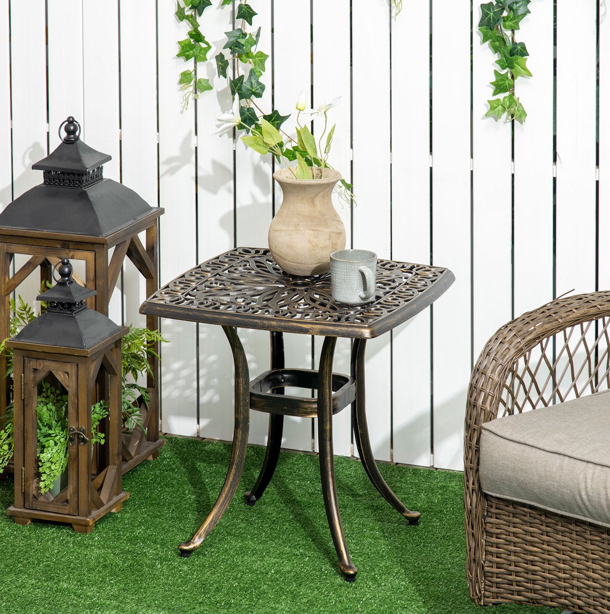 MEUNIQ tuintafel bijzettafel 54 x 54 x 52,5 cm met parasolgat en verstelbare voetdoppen, aluminium buitentafel voor tuin en balkon, vierkant, brons