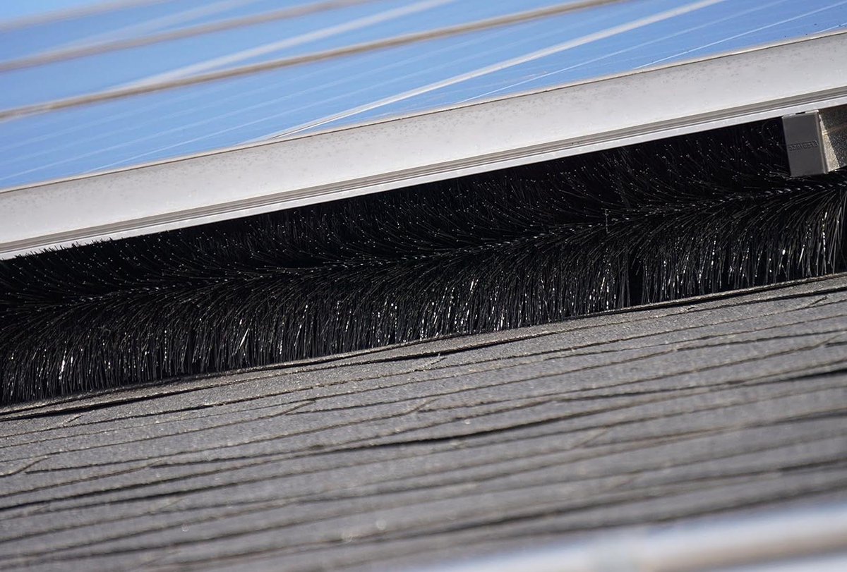 Zonnepaneel borstel - Paneel bescherming - Dieren weren - Duitse productie - 30 meter totaal - Zwart